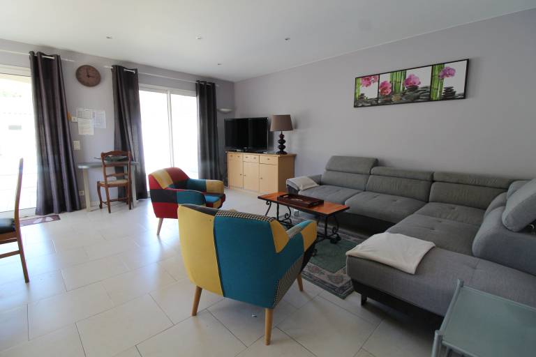 Fully equipped house with yard, barbeque & private pool | Pool view | Pets are welcome — photo 5