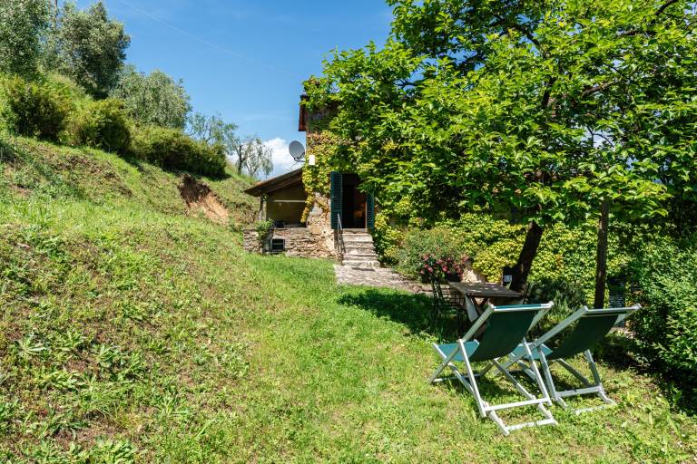 Lovely rental apartment with pool, garden & fast internet | Garden view | Dogs allowed — photo 2