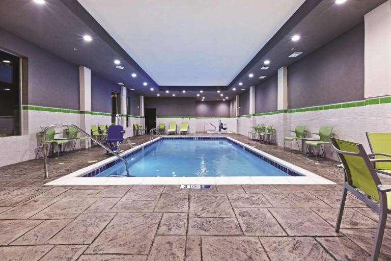 La Quinta Inn & Suites by Wyndham College Station South — photo 4