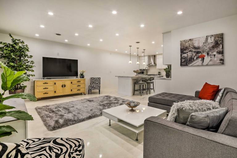 Renovated Griffith Family Home in Chicagoland Area — photo 4
