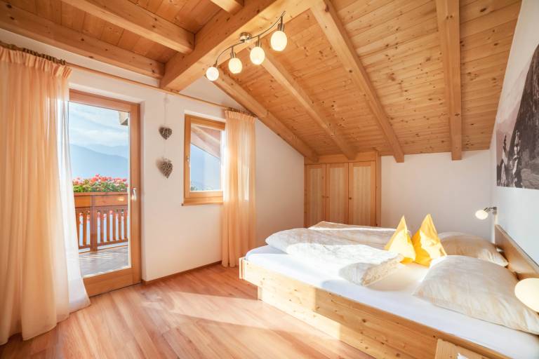 Apartment “Tonigbauernhof Enzian” with Mountain View, Balcony & Wi-Fi in Schenna