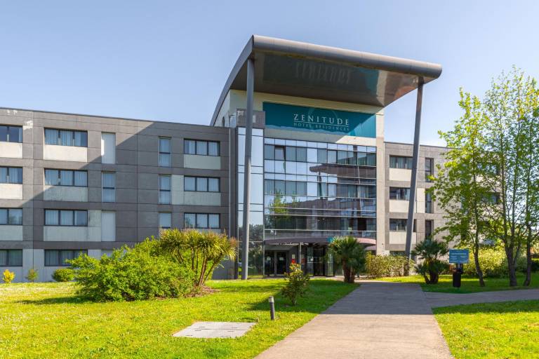 Lovely serviced apartment with garden | Pets allowed in Malakoff
