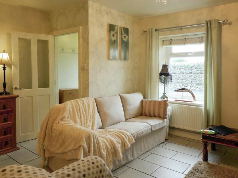 Cottage with jacuzzi & garden — photo 2