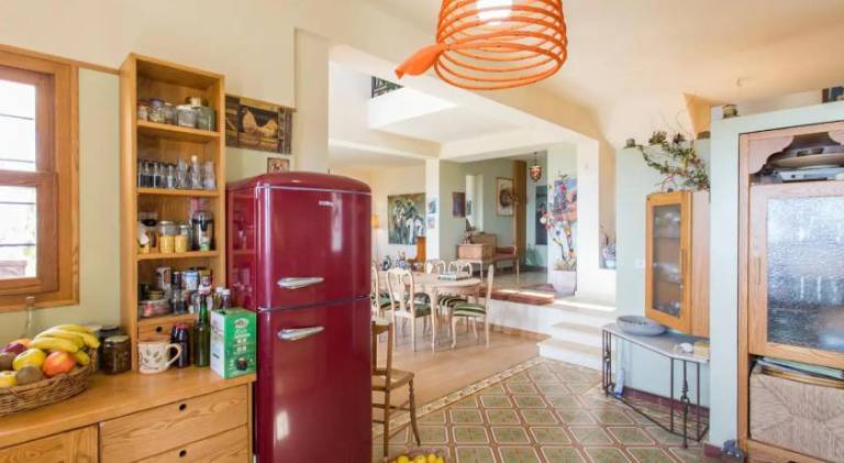 Fully equipped charming vacation home with yard, patio & barbeque | Suitable for remote work | Pet-friendly — photo 2