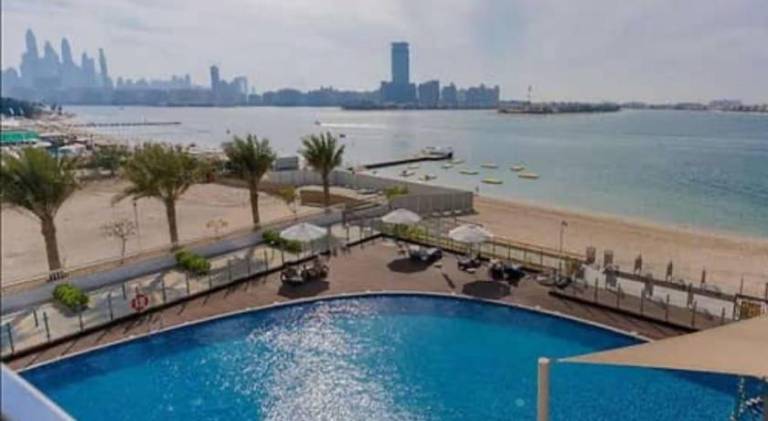 Ample serviced apartment with sauna, patio & pool | Beach nearby | Pets allowed — photo 4