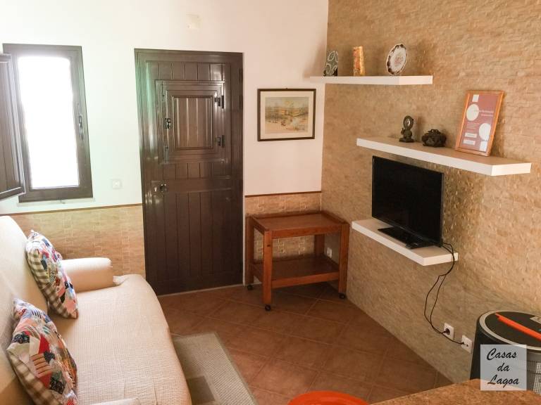 Cottage 'Casas Da Lagoa - T2 Sul' with Private Garden, Balcony and Wi-Fi — photo 5