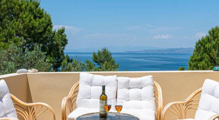 Fully equipped wonderful villa with pool, patio & garden | Pets are welcome — photo 3