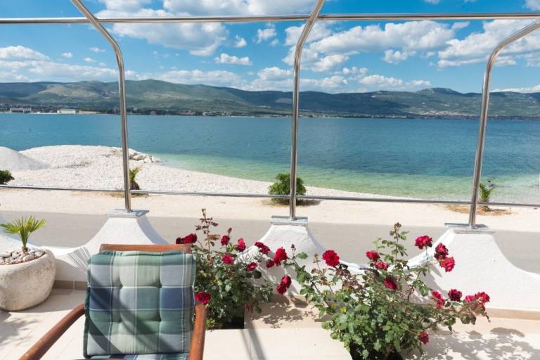 Rental apartment with terrace in Okrug