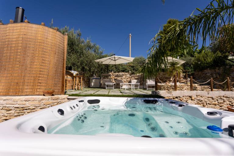 Fully equipped villa with yard, fast internet & hot tub | Garden view | Suitable for remote work | Dogs allowed — photo 2