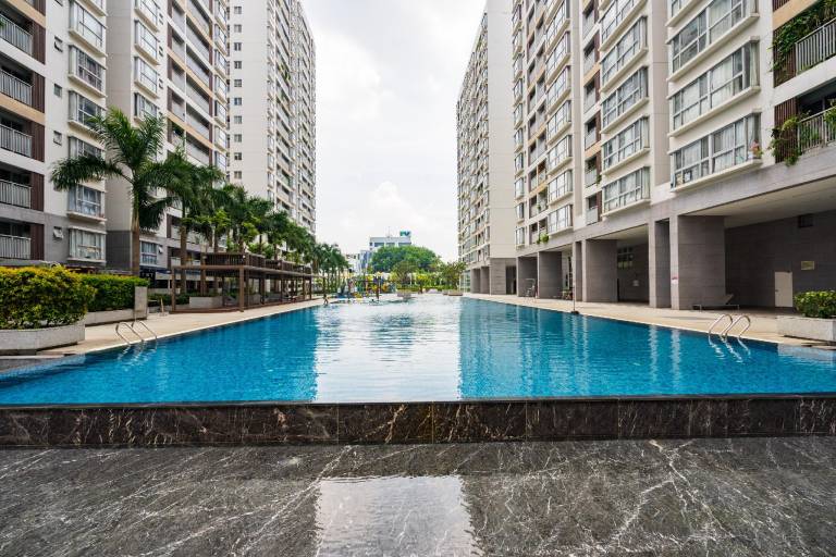 House with BBQ, jacuzzi & pool | Water view — photo 3