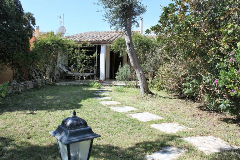Villa with terrace, barbecue & yard | Garden view in Villasimius