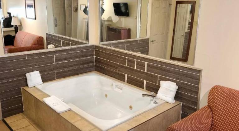 Riviera Inn and Suites 1000 Islands — photo 4