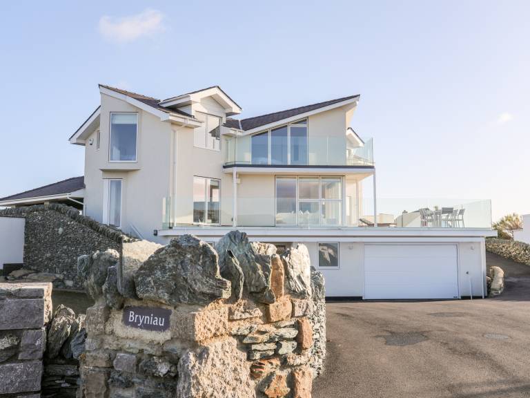 Family-friendly nice cottage with patio & yard | Beach view | Beach nearby | Pets allowed — photo 3