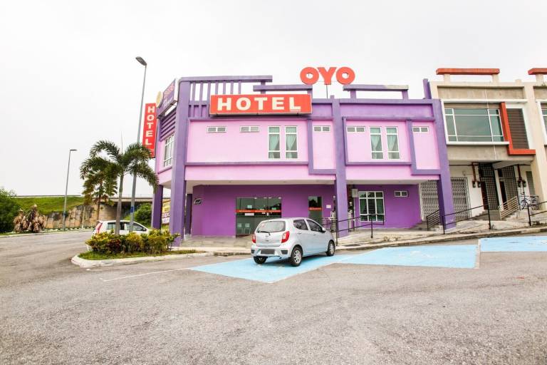 Deluxe Queen near UiTM MARA