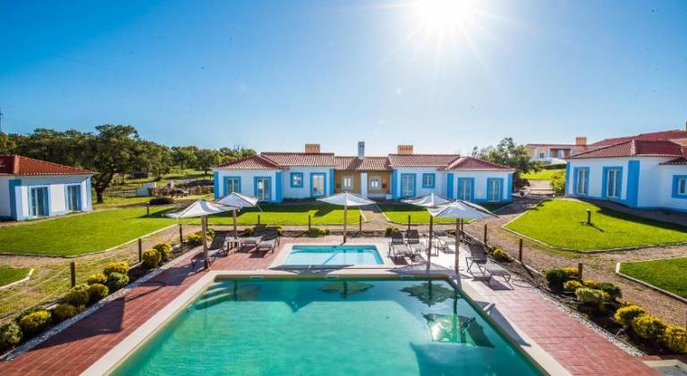 Villa with terrace, garden & pool — photo 4