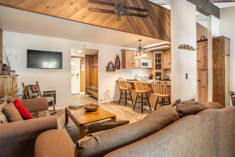Child-friendly condo with sauna, barbeque & jacuzzi | Lake view | Dogs allowed — photo 3