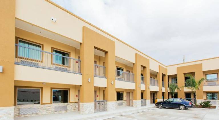 Budget Host Inn & Suites — photo 4