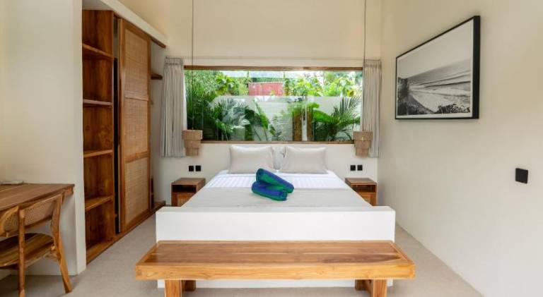 Villa with pool — photo 2