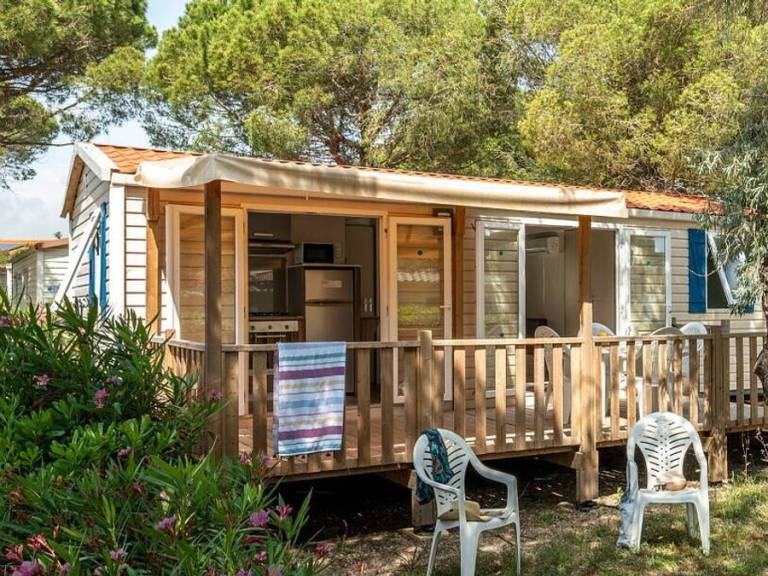 Family-oriented mobile home with heated pool & patio | Dogs allowed — photo 4