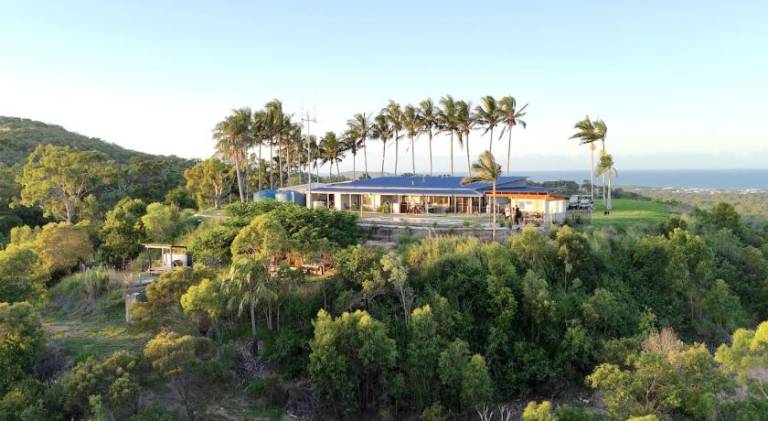 Chalet with grill & terrace in Gladstone