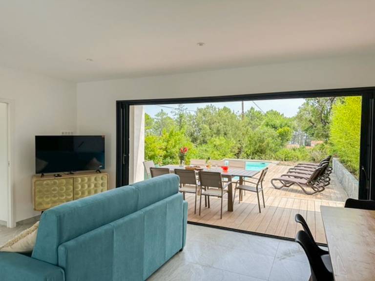 Children-friendly apartment with private pool, terrace & yard | Sea view | Dogs allowed — photo 4