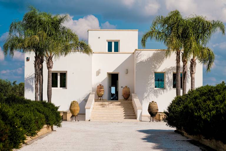 Villa with barbecue, private pool & yard | Pool view — photo 2