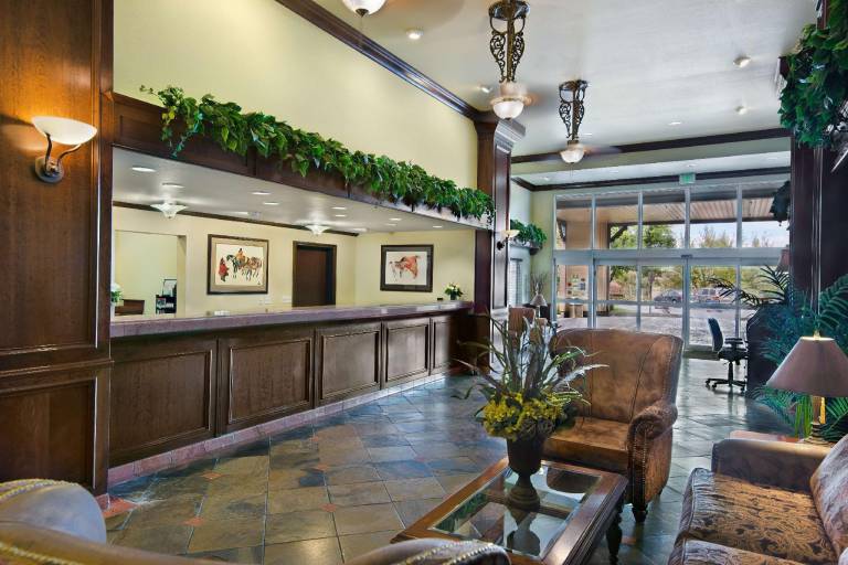 Oxford Suites Pendleton — photo 3