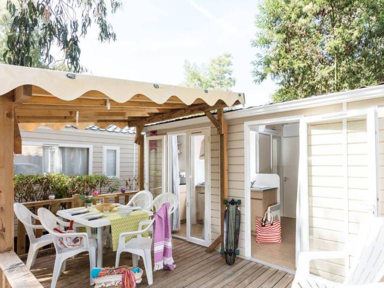 Mobile home with pool & patio — photo 5