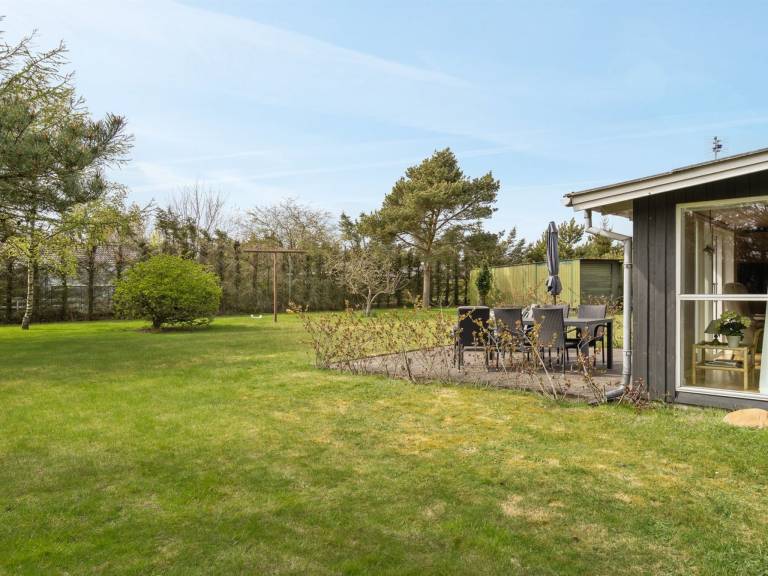 Vacation home with terrace — photo 2