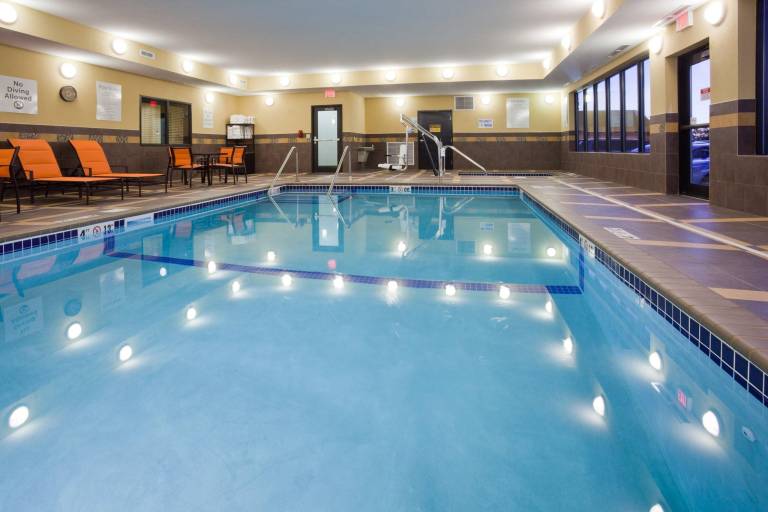 Holiday Inn Express Hotel and Suites Fort Dodge By IHG — photo 3