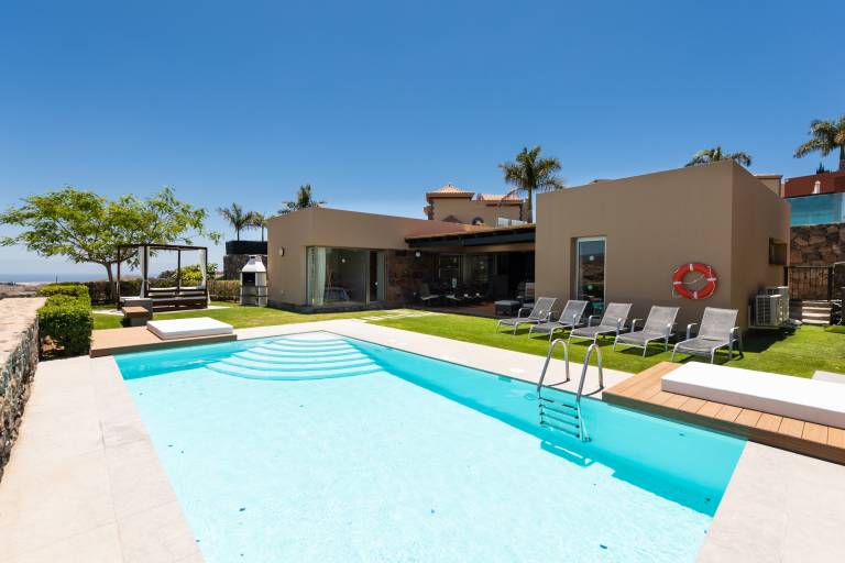 Fully equipped nice chalet with private pool, garden & barbeque | Pet-friendly in San Bartolomé de Tirajana