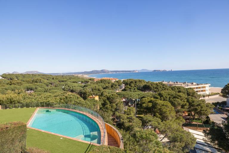 Apartment with Spectacular Sea Views in Begur