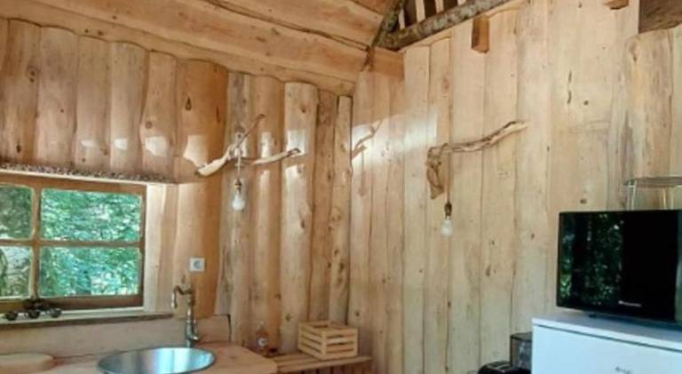Lovely tent with hot tub | Pets are welcome — photo 2