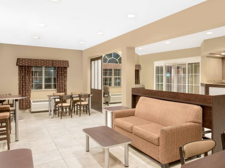 Microtel Inn & Suites by Wyndham Midland — photo 2