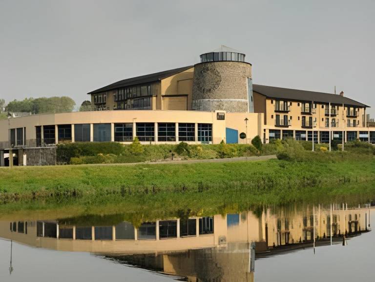 Riverside Park Hotel