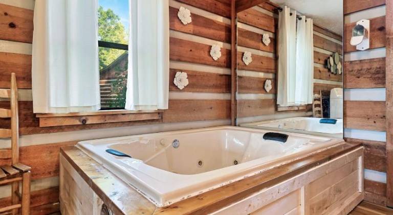 Tranquil Smoky Mountain Cabin Hot Tub & Views — photo 3