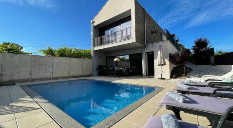 Fully equipped house with barbecue, private pool & yard | Dogs allowed in Vila Nova de Gaia