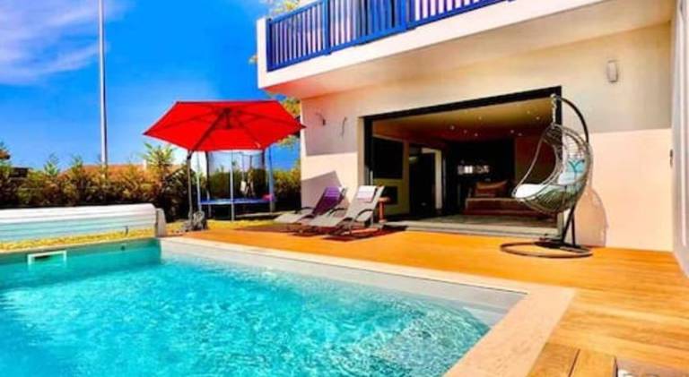Villa with private pool, yard & barbecue in Bidart