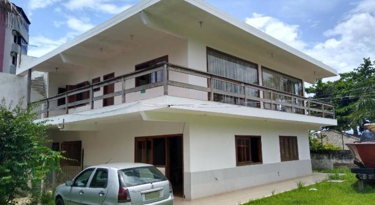 Vacation home with 3 rooms for 10 persons in Caraguatatuba