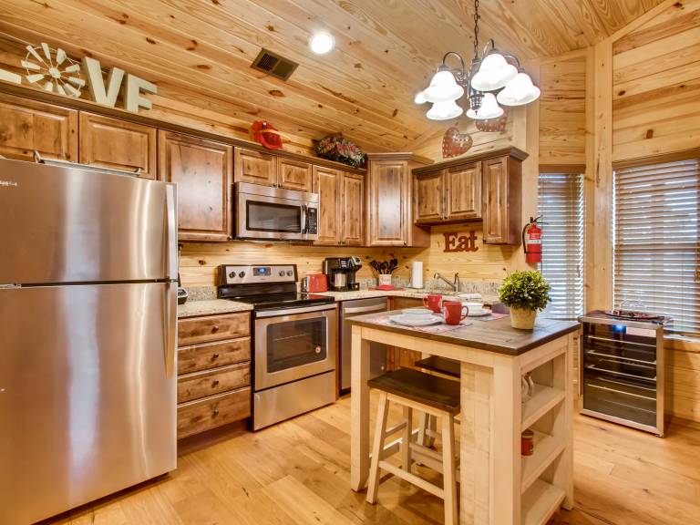 Riverside Pigeon Forge Pet Friendly Hot Tub Arcade WiFi — photo 3