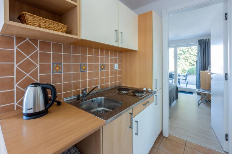 Rental apartment with terrace, grill & garden | Garden view — photo 4