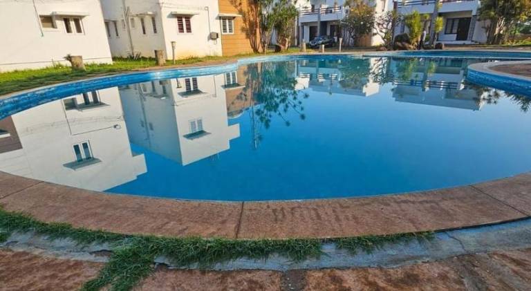 2 BHK Private Villa Air Conditioned Free Wifi Swimming Pool No Alcohol Zone Easy Stays Yel