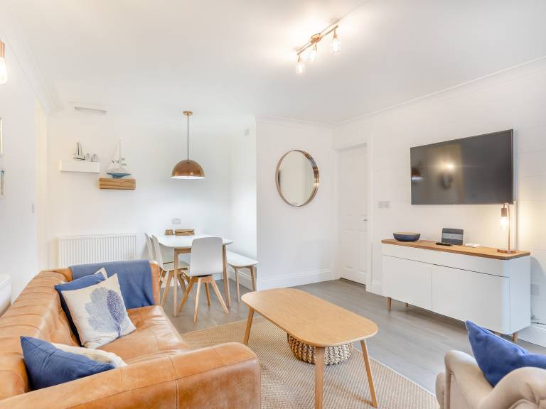 Cottage with 3 rooms for 6 persons — photo 3