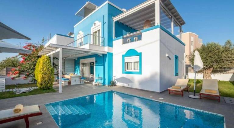 Fully equipped villa with private pool, BBQ & patio | Close to the beach | Perfect for remote work | Pets allowed — photo 3