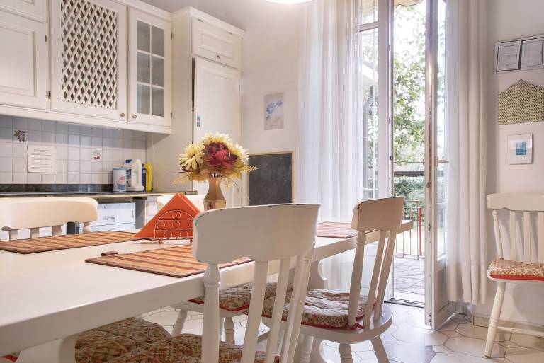 Fully equipped beautiful rental apartment with yard, terrace & fast internet | Garden view | Suitable for remote work | Pets are welcome — photo 2