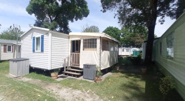 Mobilhome 4-6 personnes confort-piscine-mer meschers sur gironde in Saintes