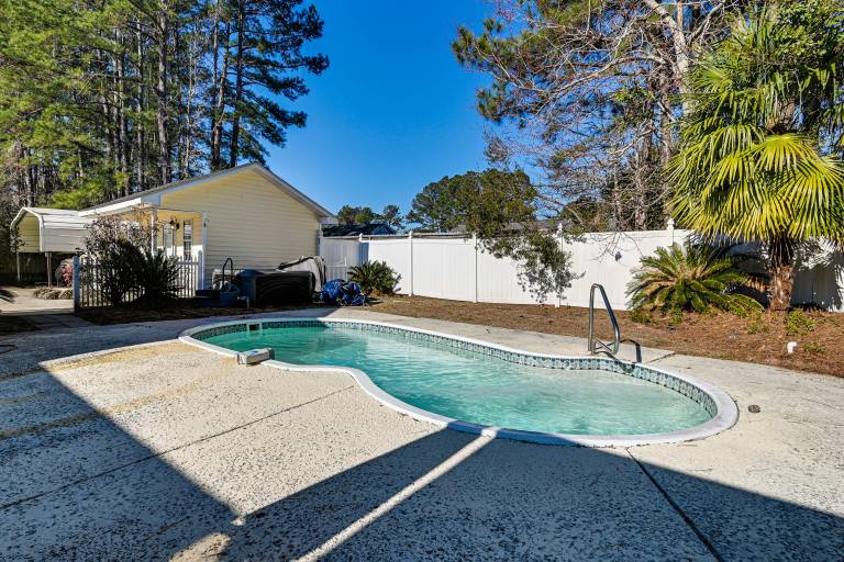 Hot Tub + Gazebo: Group Getaway Near Dtwn Conway! in Conway, SC