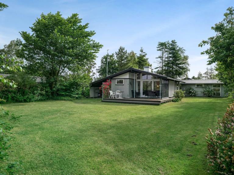 House with patio — photo 4