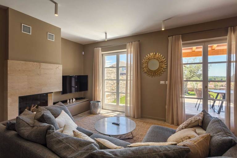 Villa with pool, patio & barbecue | Pool view — photo 2