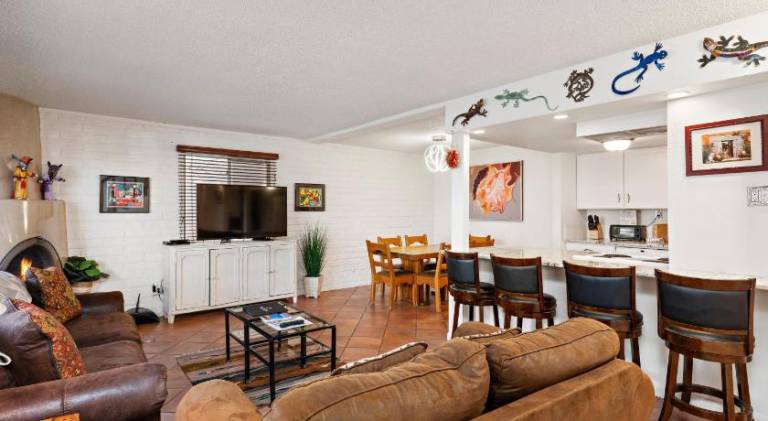 Serviced apartment with hot tub & pool — photo 4